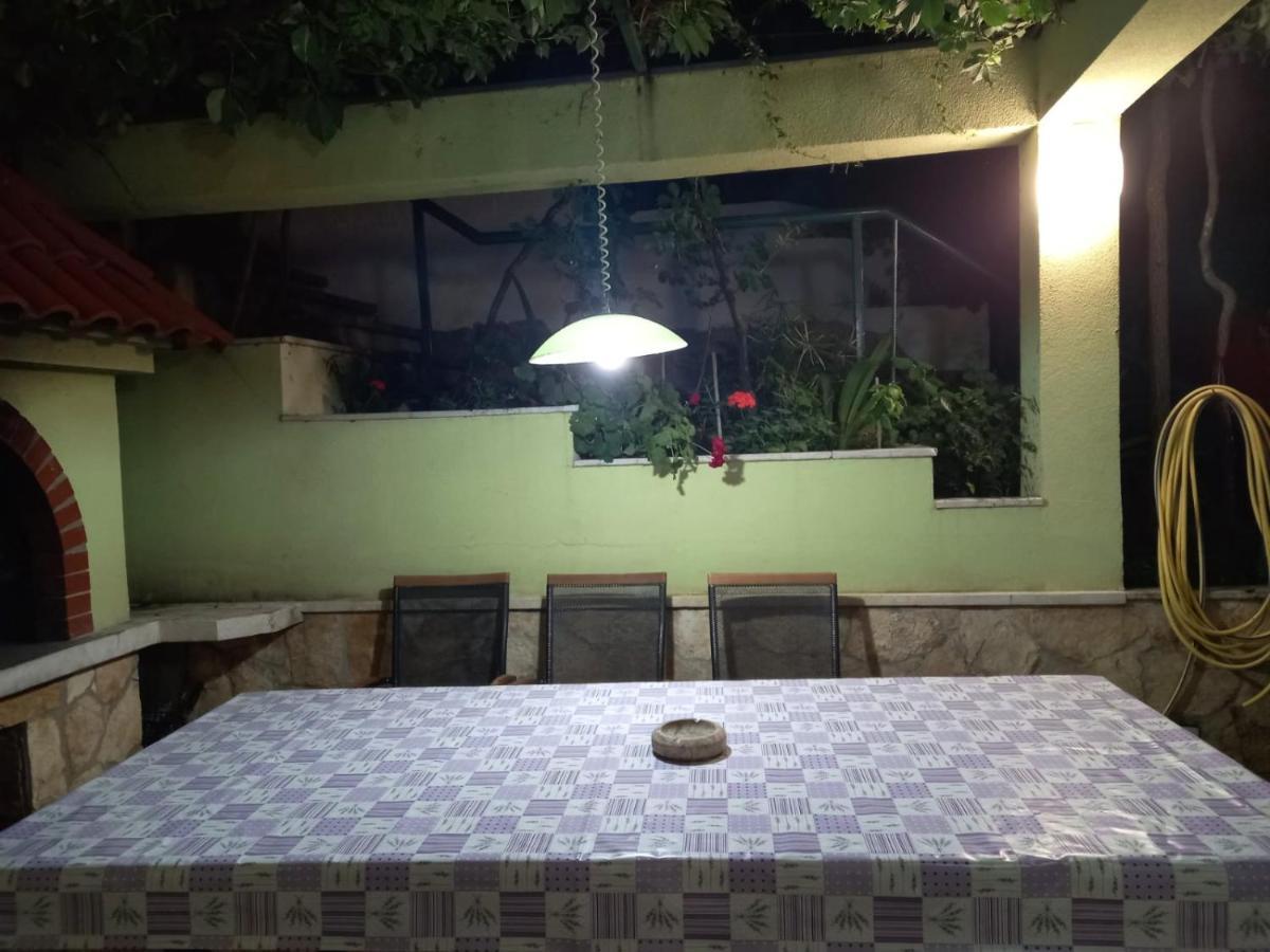 Appartement Jelena à Omiš Extérieur photo