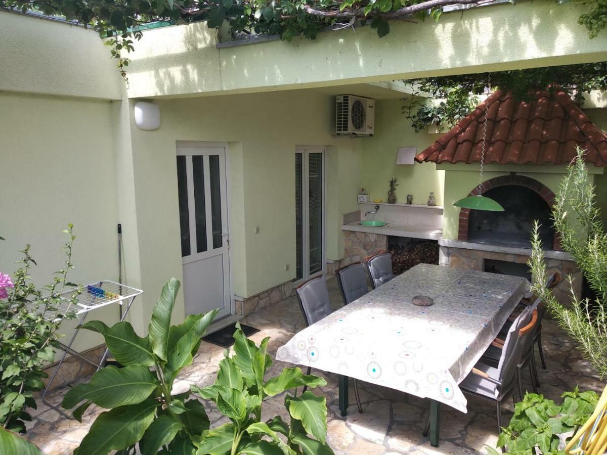 Appartement Jelena à Omiš Extérieur photo